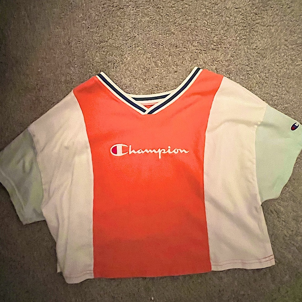 Women’s Champion V-Neck Cropped Split Color Shirt